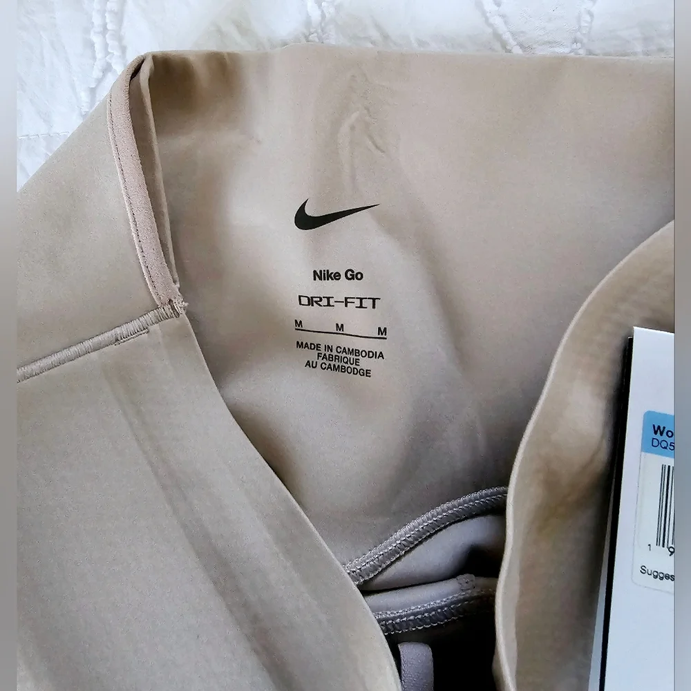 Nike Universa Women's High-Waisted 8" Biker Shorts with Pockets DQ5994-272 Sz M - Picture 10 of 10